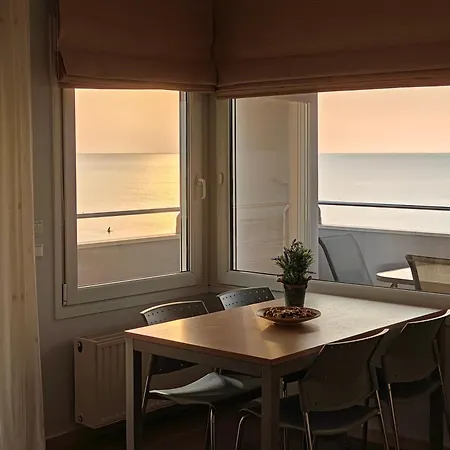 Apartment Salty Breeze Supreme Beachfront Apartment-supreme With Free Parking