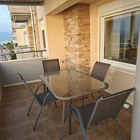 Salty Breeze Supreme Beachfront Apartment-supreme With Free Parking Apartment *