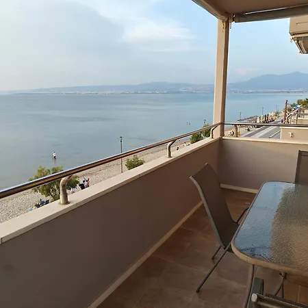 Salty Breeze Supreme Beachfront Apartment-supreme With Free Parking