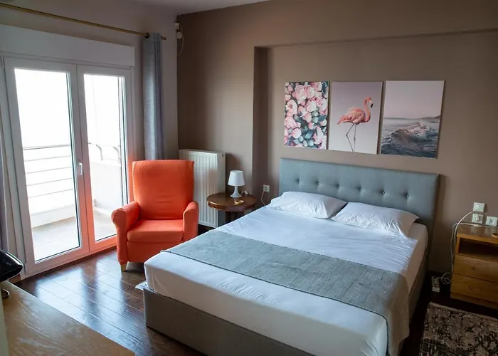 Salty Breeze Supreme Beachfront Apartment-supreme With Free Parking Apartamento Peraía