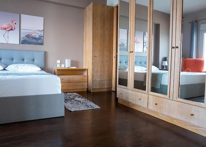 Salty Breeze Supreme Beachfront Apartment-supreme With Free Parking Peraía