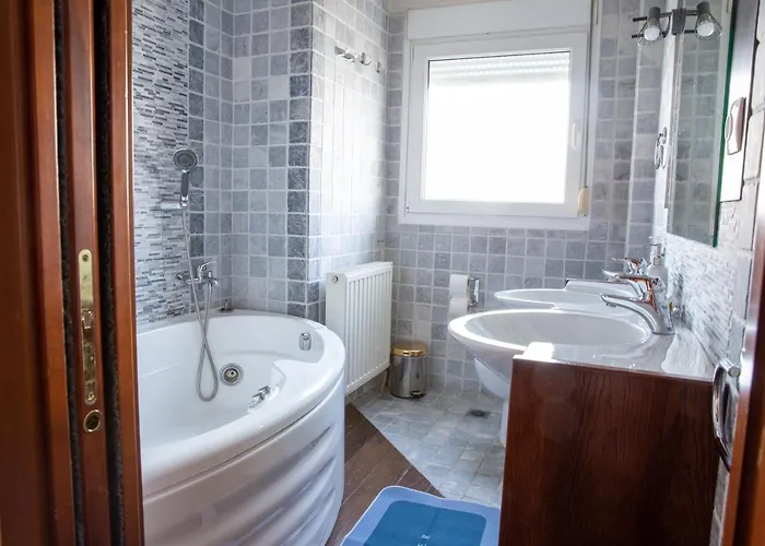 Salty Breeze Supreme Beachfront Apartment-supreme With Free Parking Apartamento