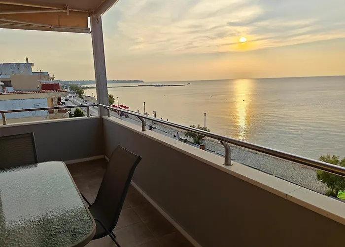 Salty Breeze Supreme Beachfront Apartment-supreme With Free Parking *