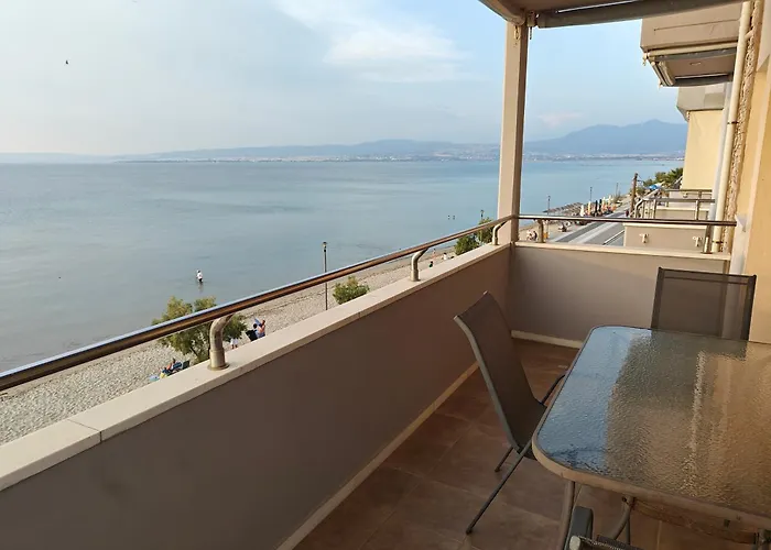 Salty Breeze Supreme Beachfront Apartment-supreme With Free Parking