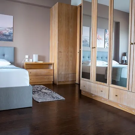 Salty Breeze Supreme Beachfront Apartment-supreme With Free Parking Peraía